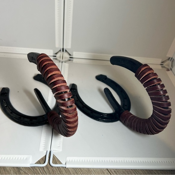 Horse Shoe Leather Wrapped Door Handle, Curtain Hook, Decoration Book Holder - Picture 9 of 9